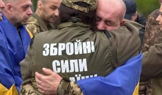 Чернігівщина зустрічає своїх: з полону повернулися Олександр Джугов і Віталій Іващенко