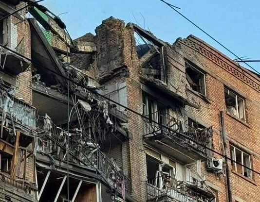 Є руйнування в кожному районі Києва: ворог атакував столицю ракетами та БпЛА