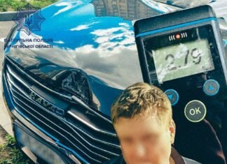 У Чернігові нетверезий водій врізався в електроопору та втік з місця ДТП