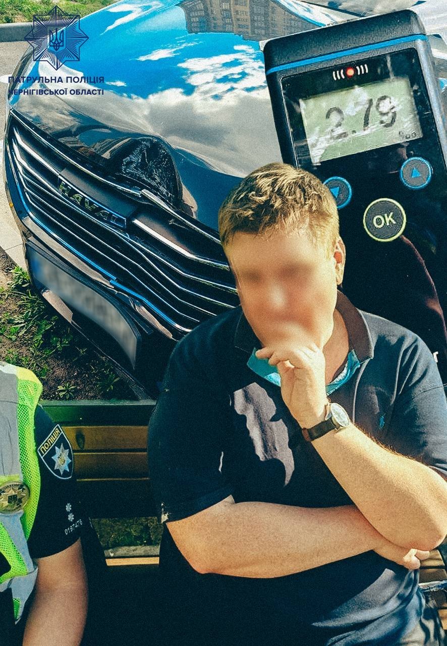 У Чернігові нетверезий водій врізався в електроопору та втік з місця ДТП
