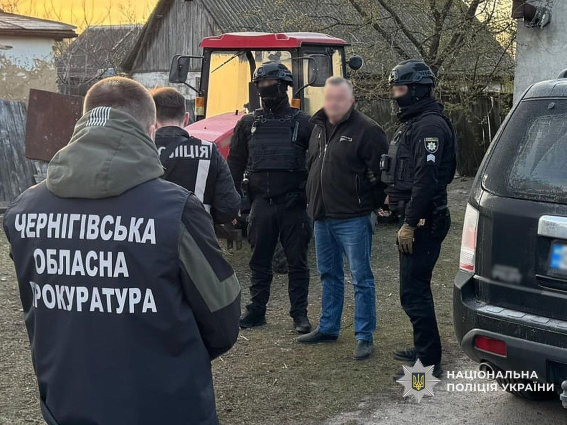 На Чернігівщині посадовець оформлював «мертві душі» для бронювання від мобілізації та привласнив понад 300 тис грн