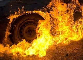 Через коротке замикання у Чернігові загорівся електролічильник та авто