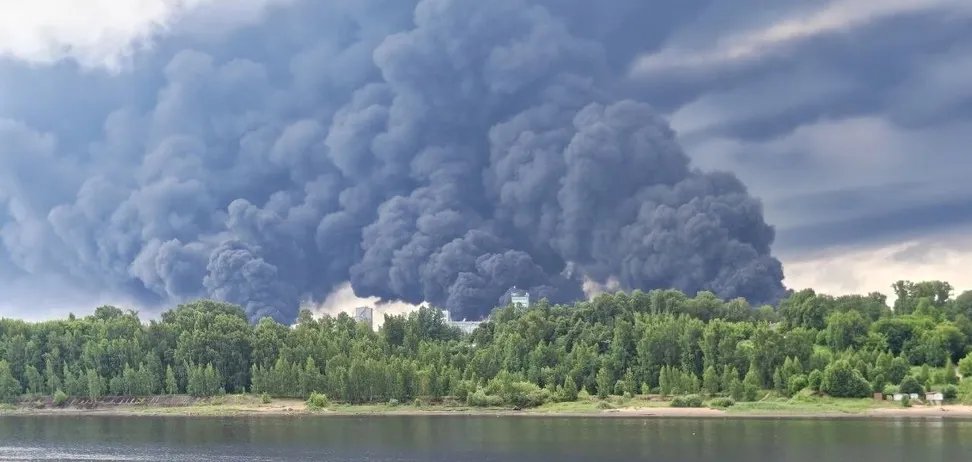 За 700 км від кордону: СБУ уразила нафтобазу ворога