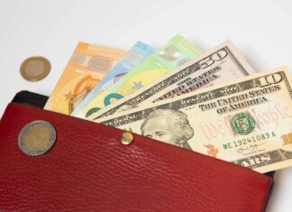 НБУ встановив курс на 15 червня: долар дешевшає