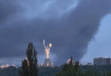 Київ затягнуло їдким димом після масованої російської атаки