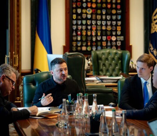 Зеленський і Стармер обговорили підготовку до зустрічей та перемовин щодо зброї та дипломатії