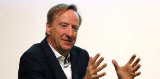Ексглава MI6 Алекс Янгер помер від раку, він назвав свою пухлину "путін"