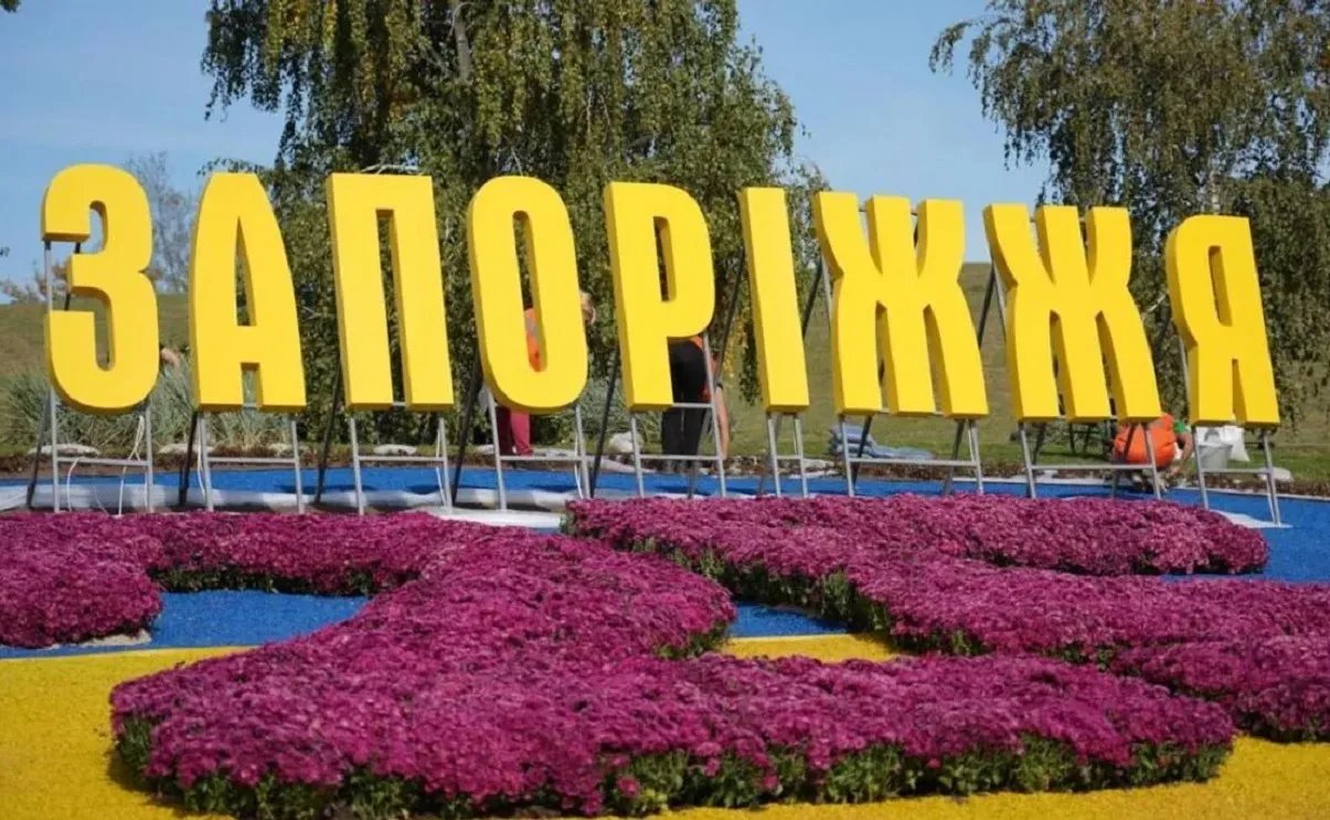 Нічна атака на Запоріжжя спричинила знеструмлення та пожежу