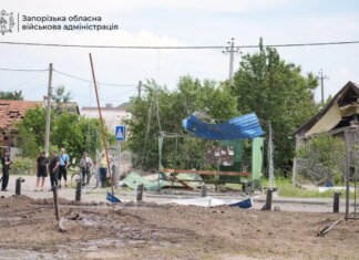 росіяни вдарили КАБами по селищу у Запорізькій області, є загиблі