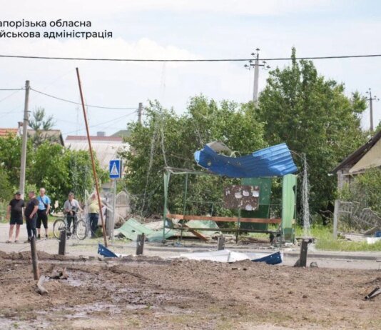 росіяни вдарили КАБами по селищу у Запорізькій області, є загиблі