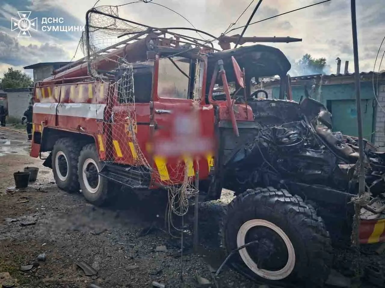 На Сумщині росіяни кілька разів обстрілювали рятувальників ДСНС