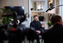 Зеленський сподівається, що у Великій Британії повернуть прапори України на будівлі муніципалітетів