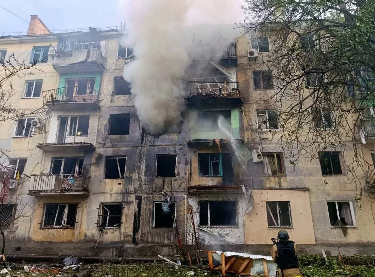 росіяни атакували Павлоград — пошкоджено багатоповерхівку, четверо людей поранені