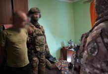 Погрожував ножем та стріляв: в Нацполіції розповіли деталі затримання в Ужгороді