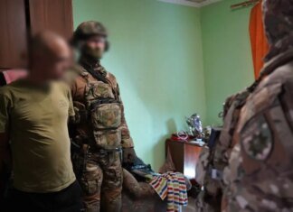 Погрожував ножем та стріляв: в Нацполіції розповіли деталі затримання в Ужгороді