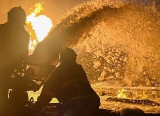 Понад 2 тис. кв. м у вогні — на Київщині триває ліквідація масштабної пожежі