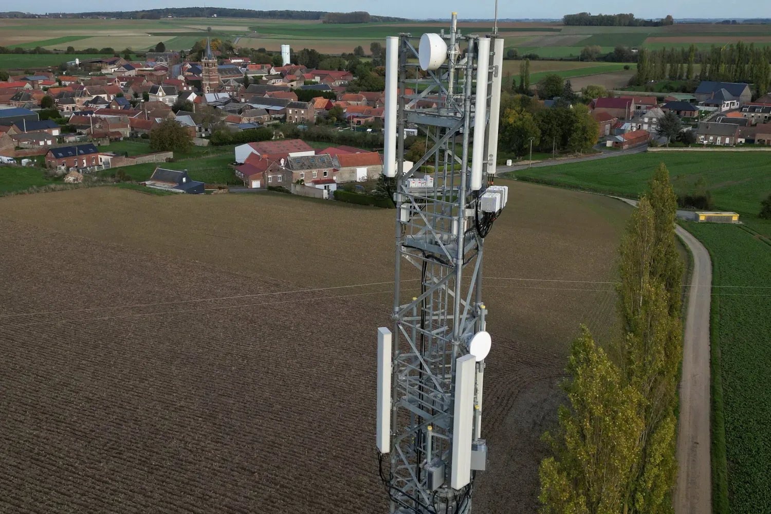 Гібридна війна з орбіти: російські супутники глушать GPS-сигнали в Європі — ЦПД