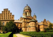 Від спадщини ЮНЕСКО до вулиці, яку мили милом — куди поїхати на вихідні в Чернівцях