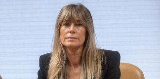 Суд у Мадриді зобов'язав дружину прем'єра Іспанії здати паспорт і відвідувати судові засідання