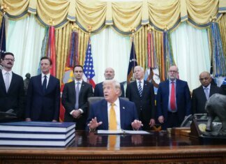 Трамп заявив, що загроза ядерної зброї Ірану важливіша за ризики для світової економіки