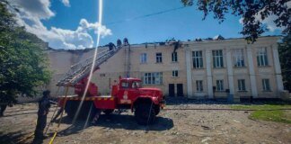 Удар рф по кінотеатру в центрі Конотопа — постраждало 4 людини