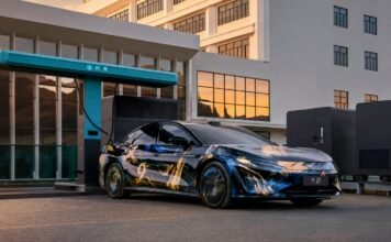 Запас хода 1000 км и зарядка за 10 минут: электрический флагман BYD показали на первых фото