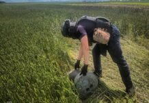 Небезпечна знахідка на Чернігівщині: у полі виявили крилату ракету Х-101