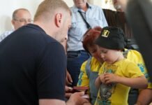 Родинам загиблих воїнів із Сосницької громади передали посмертні державні нагороди