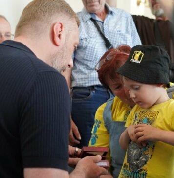 Родинам загиблих воїнів із Сосницької громади передали посмертні державні нагороди