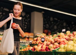 Цены на продукты в Украине выросли на 7,5%: что подорожало больше всего (инфографика)