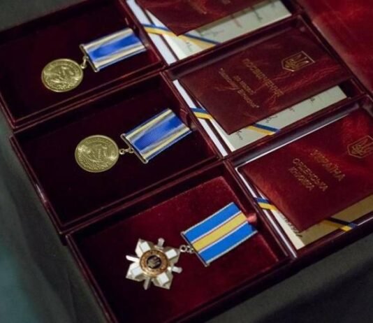 Шестеро жителів Чернігівщини отримали державні нагороди та почесні звання до Дня Конституції України