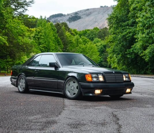 Их выпустили всего три: самый дорогой Mercedes W124 оценили в $900 000 (фото)