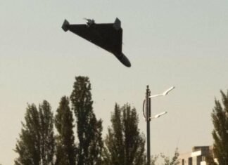 У Чернігові російський дрони атакували підприємство та автостоянку: є постраждалі
