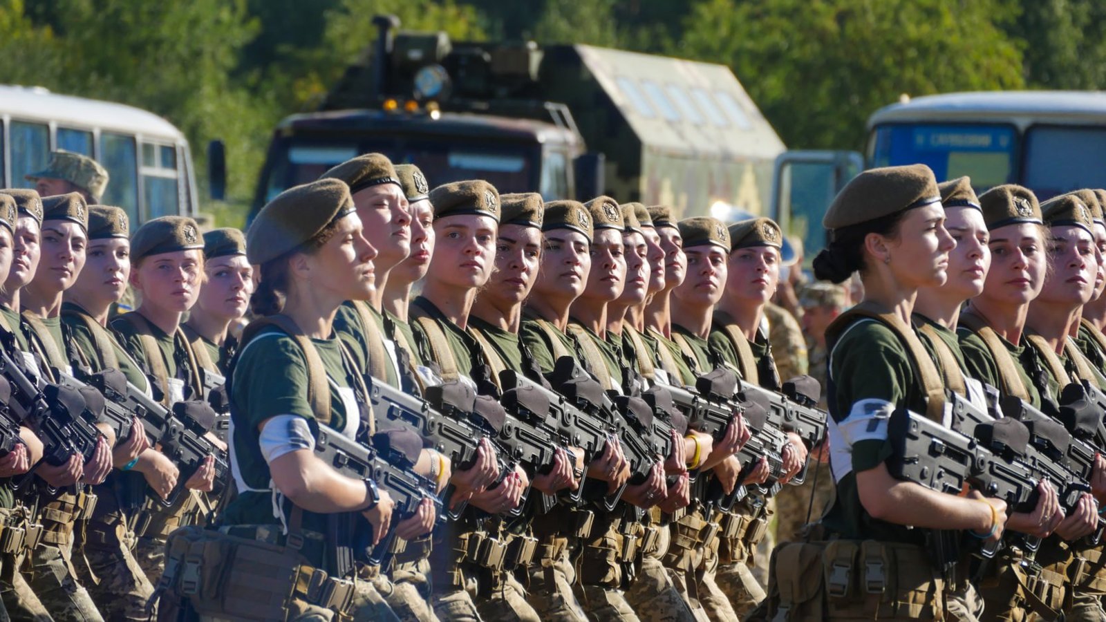 Идут добровольно даже в пехоту: в ВСУ растет количество женщин-военнослужащих