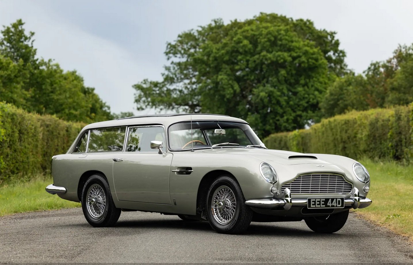 Их всего 12: необычный 60-летний универсал Aston Martin оценили в 1,3 миллиона долларов (фото)