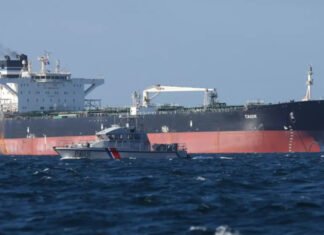Отказался выполнять приказы: во Франции арестовали капитана захваченного танкера «теневого флота» РФ