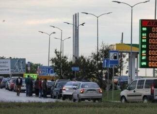 Вслед за бензином: в Крыму начали ограничивать продажу продуктов