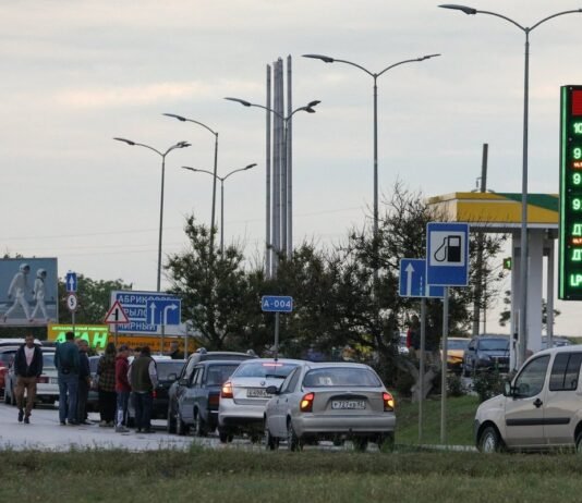 Вслед за бензином: в Крыму начали ограничивать продажу продуктов