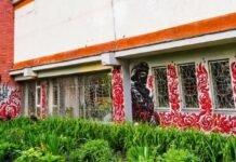 Мурал пам‘яті Героїв створили на фасаді бібліотеки у Чернігові