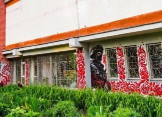 Мурал пам‘яті Героїв створили на фасаді бібліотеки у Чернігові