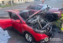 Спалив авто та пошкодив ще одну машину: чернігівцю повідомили про підозру