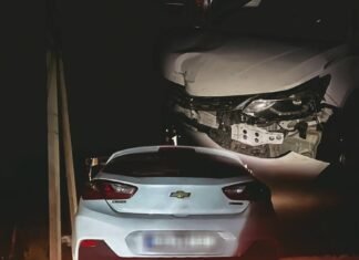 У Чернігові водій тікав від патрульних під час комендантської години та врізався в паркан