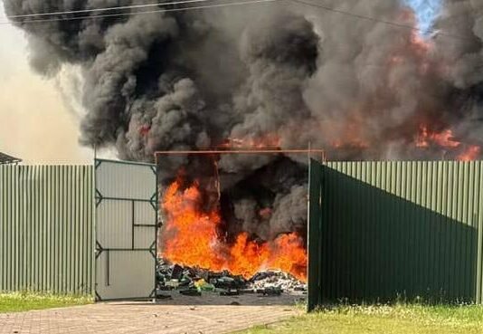 Росіяни били дронами по магазинах, старостату та підприємств на Чернігівщині: є поранена