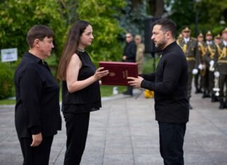 Президент вручив орден «Золота Зірка» родині загиблого Героя України з Чернігівщині Андрія Михна