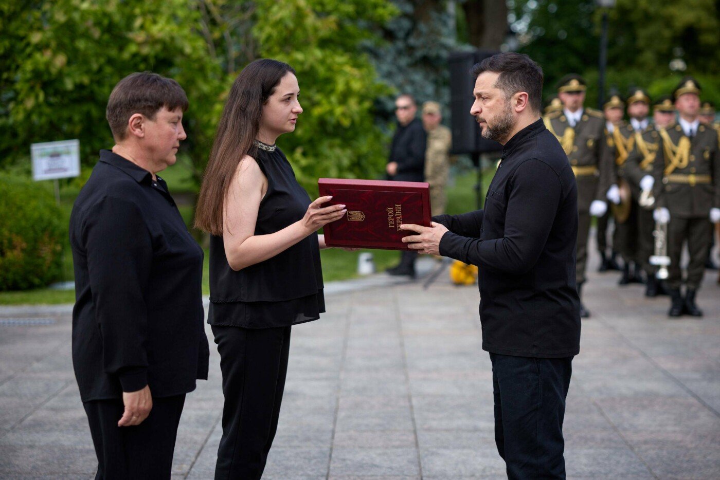 Президент вручив орден «Золота Зірка» родині загиблого Героя України з Чернігівщині Андрія Михна