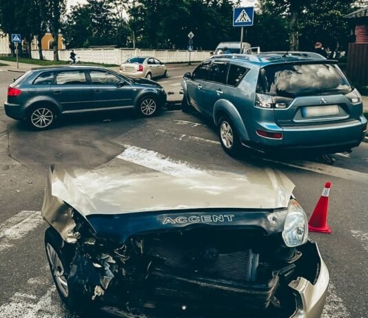 Водійка не надала перевагу в русі: у Чернігові сталася ДТП за участю трьох авто