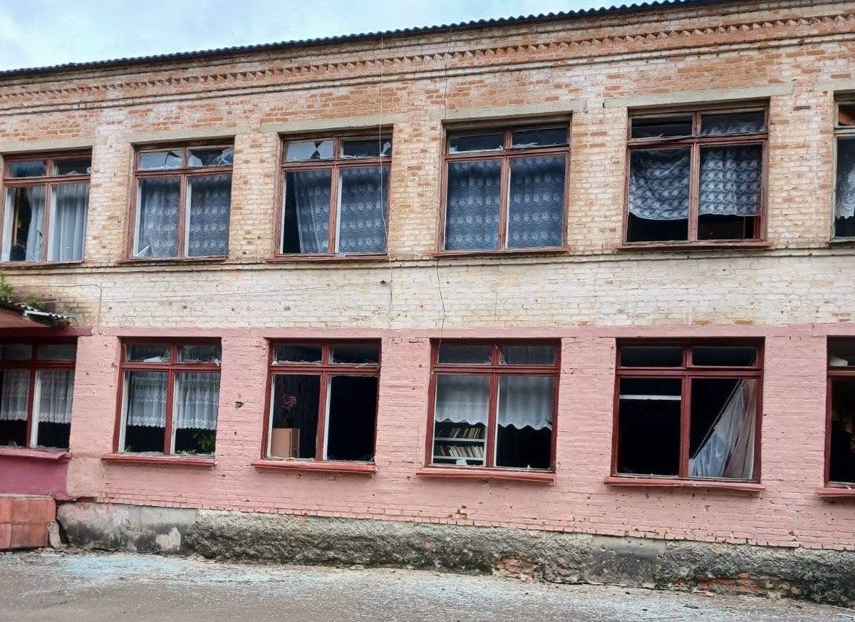 Пошкоджені школа, будинок культури та енергообʼєкти: Чернігівщина під ворожими обстрілами