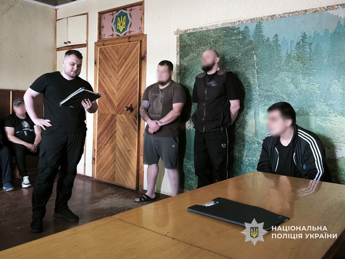 Троє засуджених організували наркотрафік у Менській виправній колонії на Чернігівщині