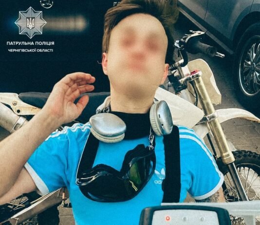 На парковці торгового центру у Чернігові виявили нетверезого мотоцикліста