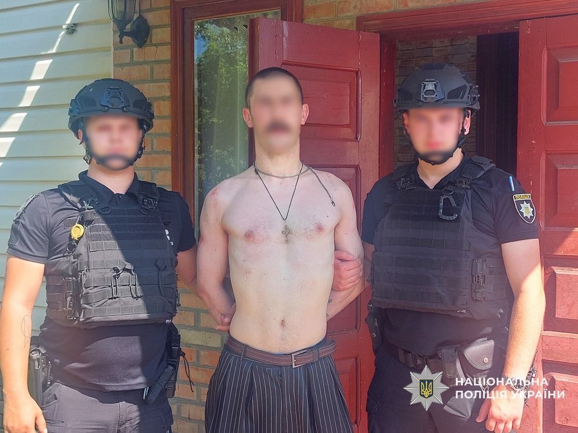 У Прилуках на Чернігівщині 26-річний чоловік стріляв у поліцейських під час затримання